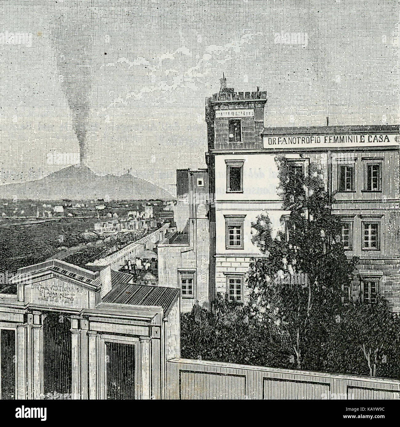Cette photographie capture une vue sur la vallée de Pompéi, mettant en valeur l'Observatoire et l'orphelinat, deux monuments clés de la région. Banque D'Images