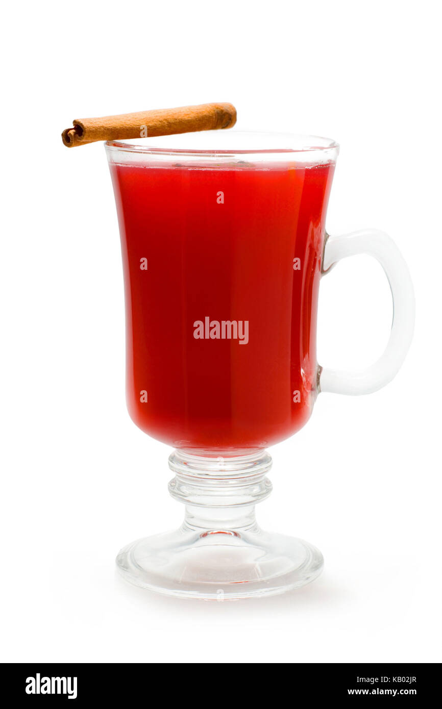 Cocktail, long drink, Hot shot bull (vodka, jus de fraises, red bull, girofle, cannelle), Banque D'Images