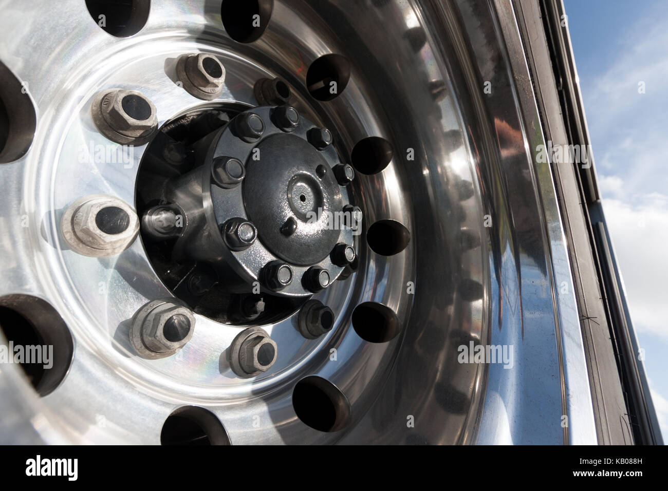 Close up des jantes d'une voiture de sport Banque D'Images
