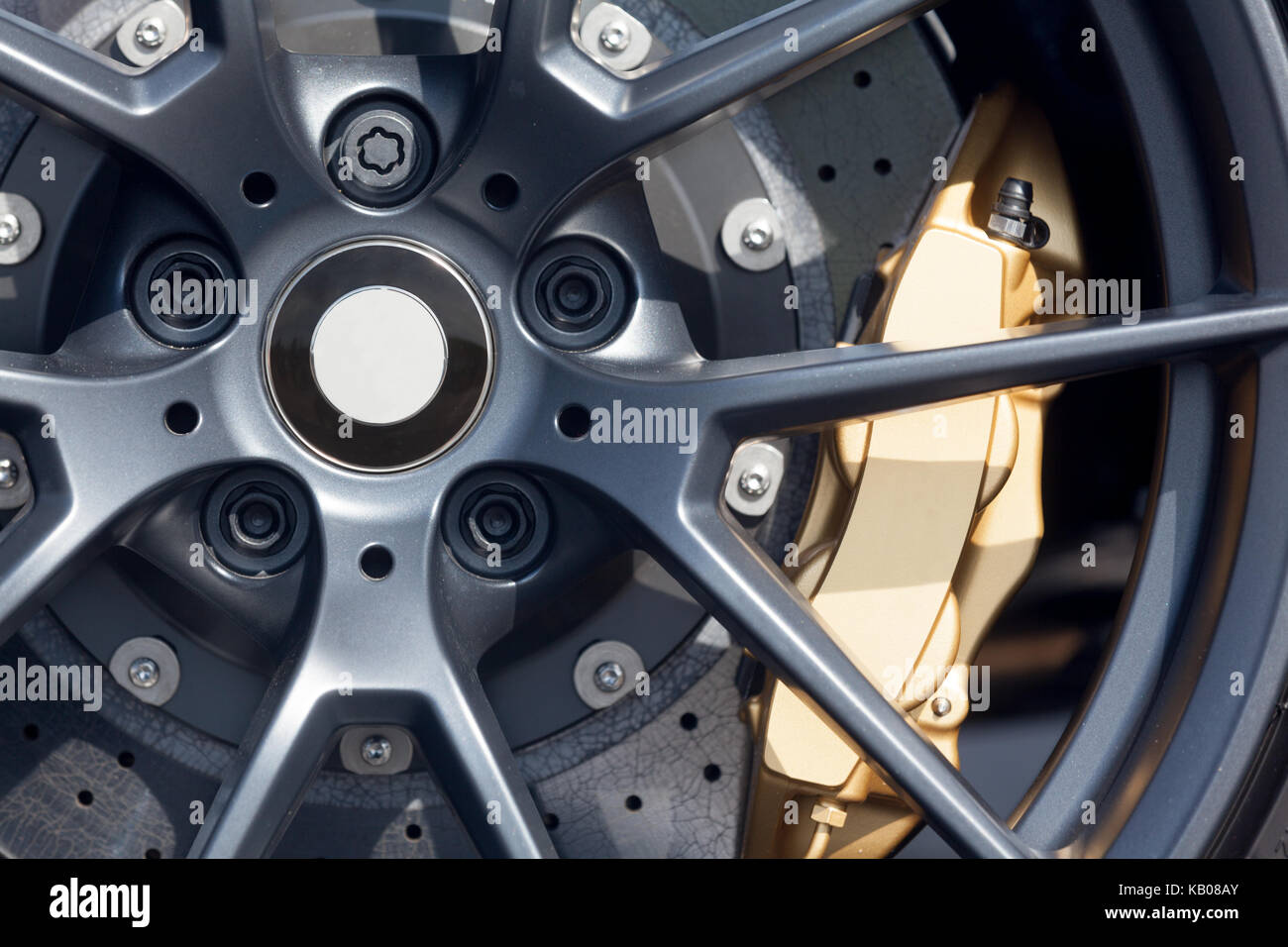 Close up des jantes d'une voiture de sport Banque D'Images