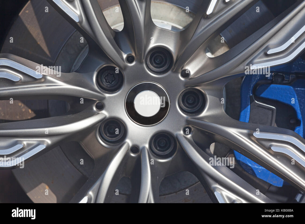 Close up des jantes d'une voiture de sport Banque D'Images