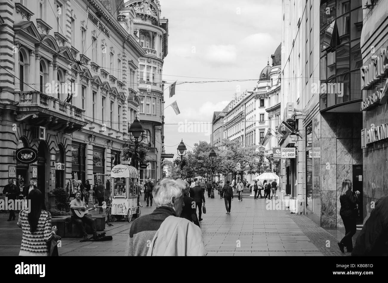 Belgrade, Serbie - septembre 26, 2017 : la rue Knez Mihajlova durant la journée, le centre-ville de scène de l'après-midi. Banque D'Images