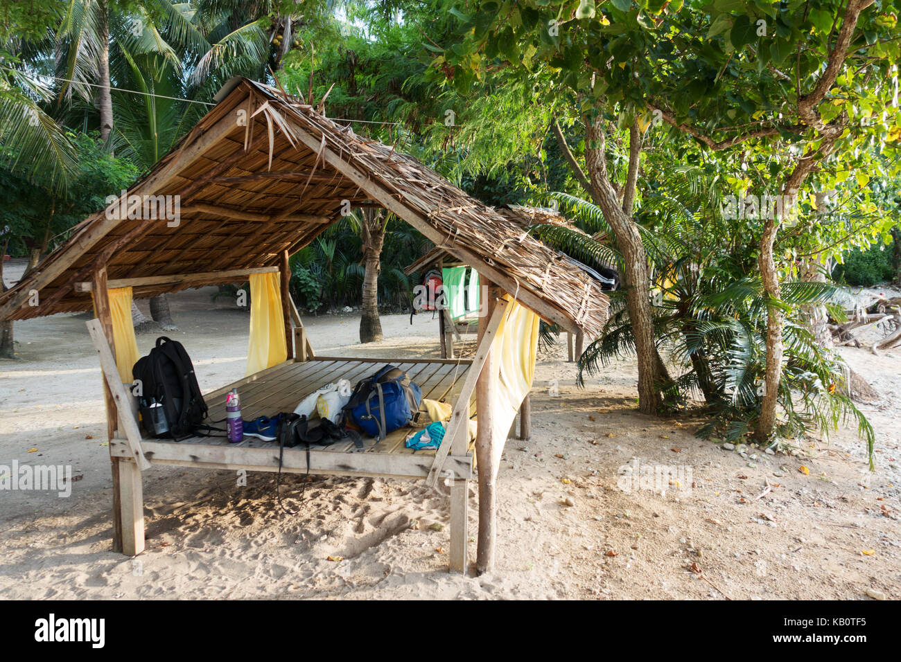 Maison de vacances philippines - cabines de plage - hébergement sur la plage quand d'une île à l'autre ; l'malbinchilao island, au large de Busuanga, Palawan, Philippines, Asie Banque D'Images