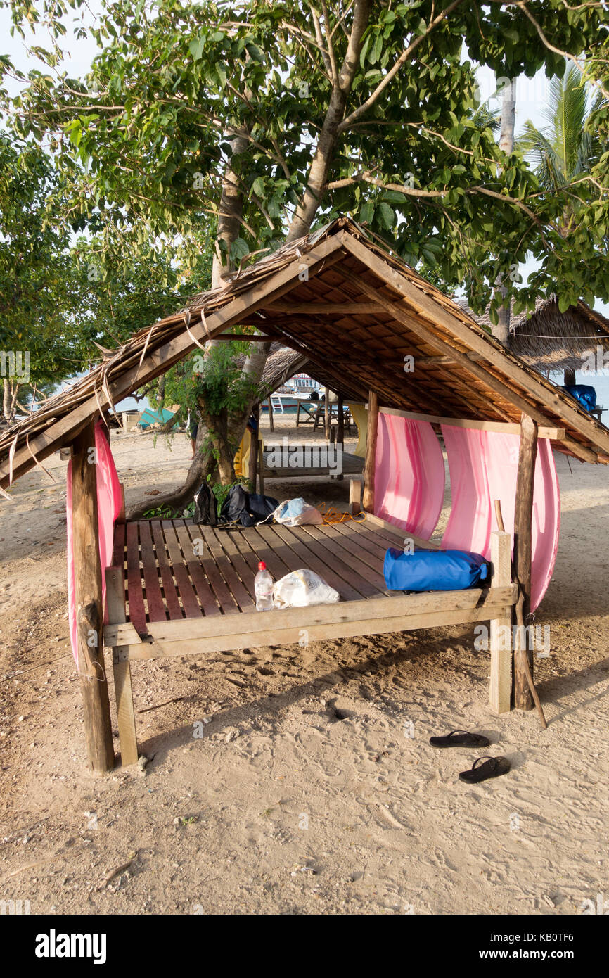 Maison de vacances philippines - cabines de plage - hébergement sur la plage quand d'une île à l'autre ; l'malbinchilao island, au large de Busuanga, Palawan, Philippines, Asie Banque D'Images