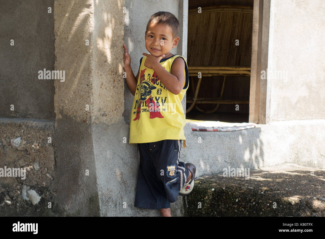 Enfants des Philippines - un jeune philippin âgé de 5 ans, El Nido, Palawan, Philippines, Asie; - Enfant asiatique Banque D'Images