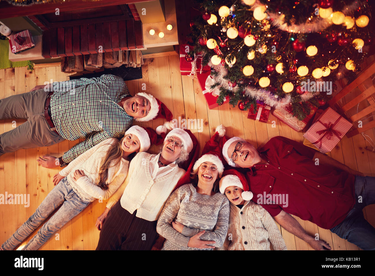 Famille heureuse à Noël vue supérieure Banque D'Images