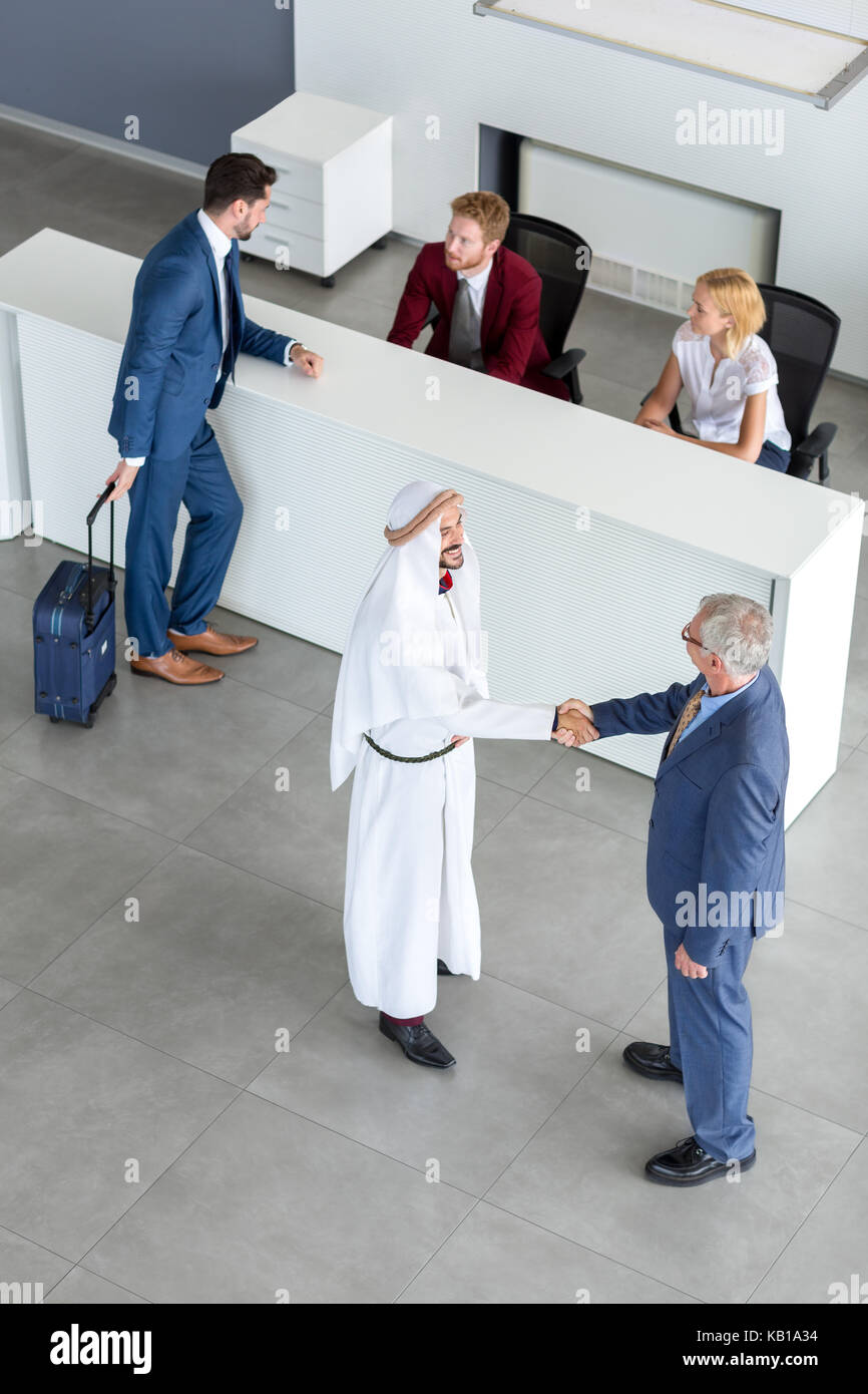 Meilleures salutations à votre départ pour Arabian de partenaire directeur de l'entreprise Banque D'Images