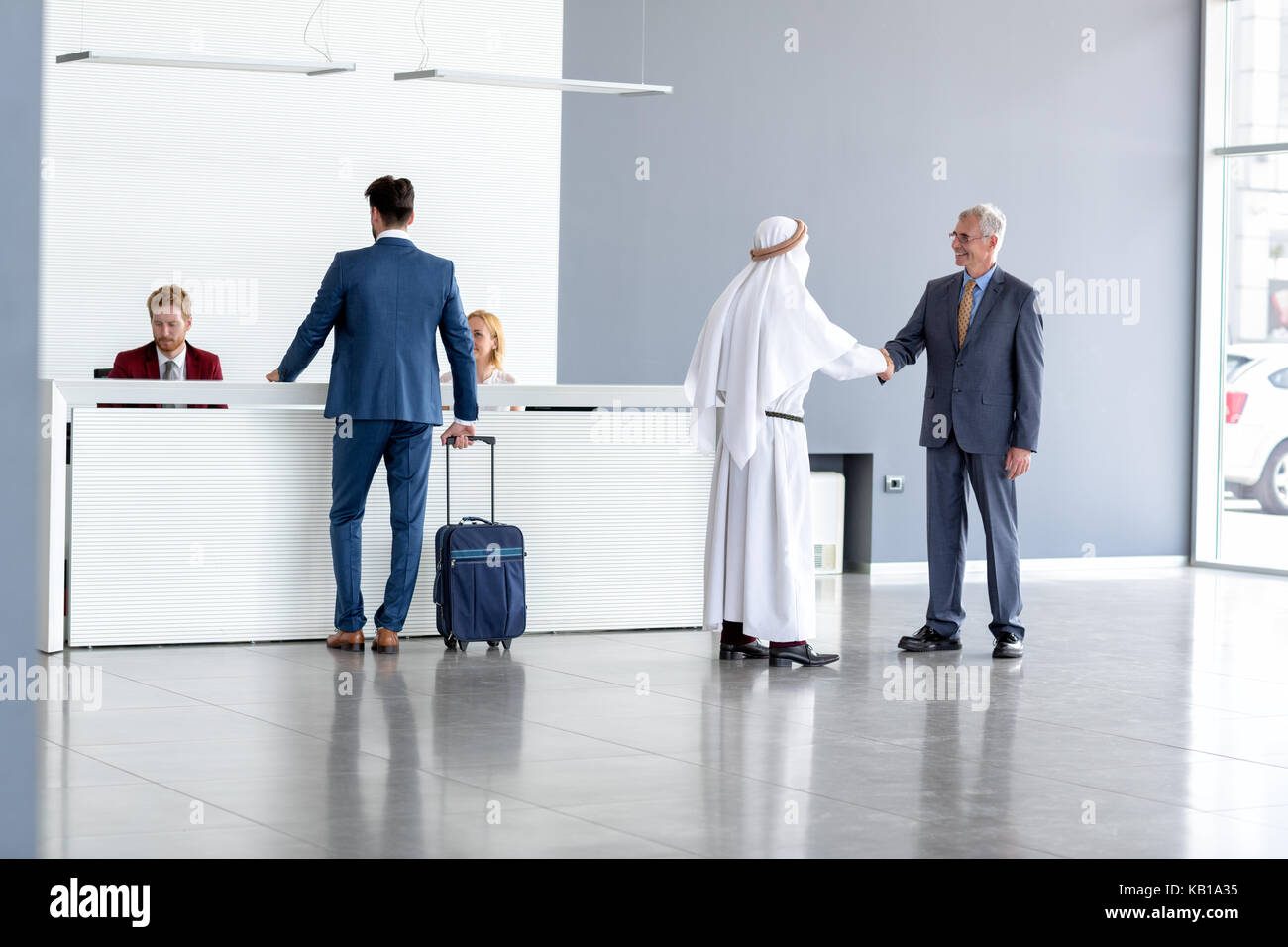 Partenariat international entre l'arabe et caucasienne manager Banque D'Images