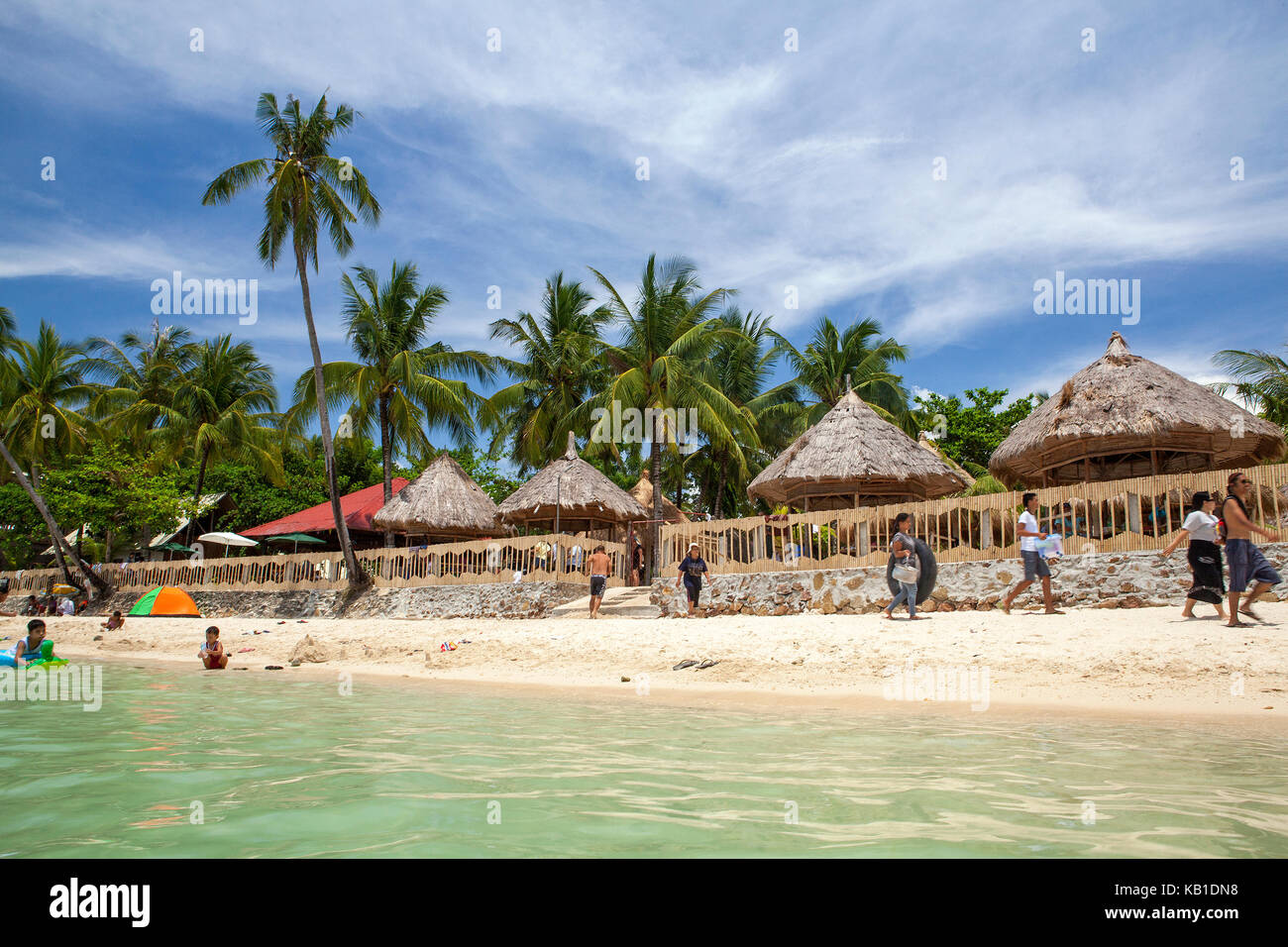 Les Sud-asiatiques philippins en vacances à la plage à Raymond Resort sur l'île de Guimaras, Philippines. Banque D'Images