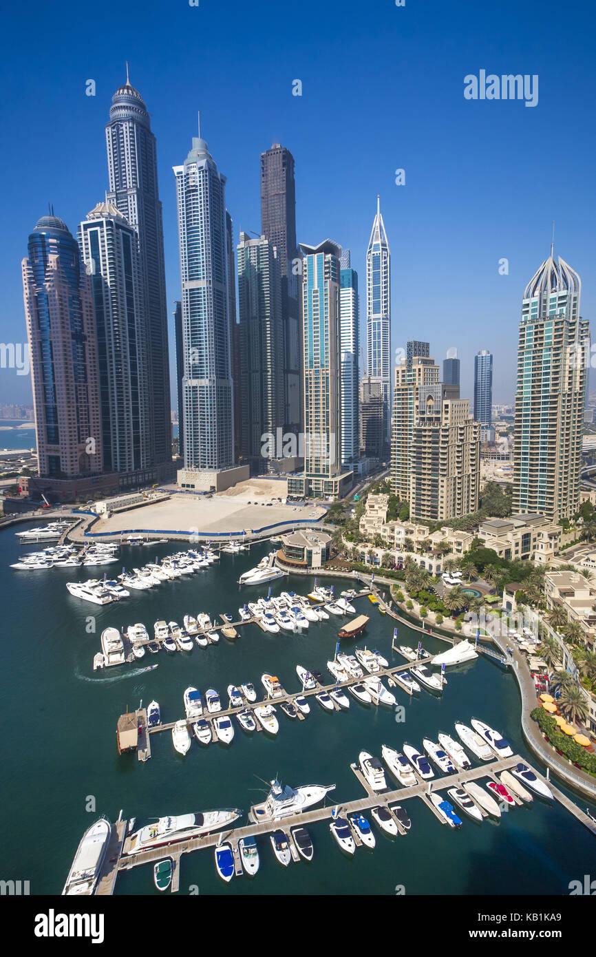 Port avec des gratte-ciel, Dubaï, Banque D'Images