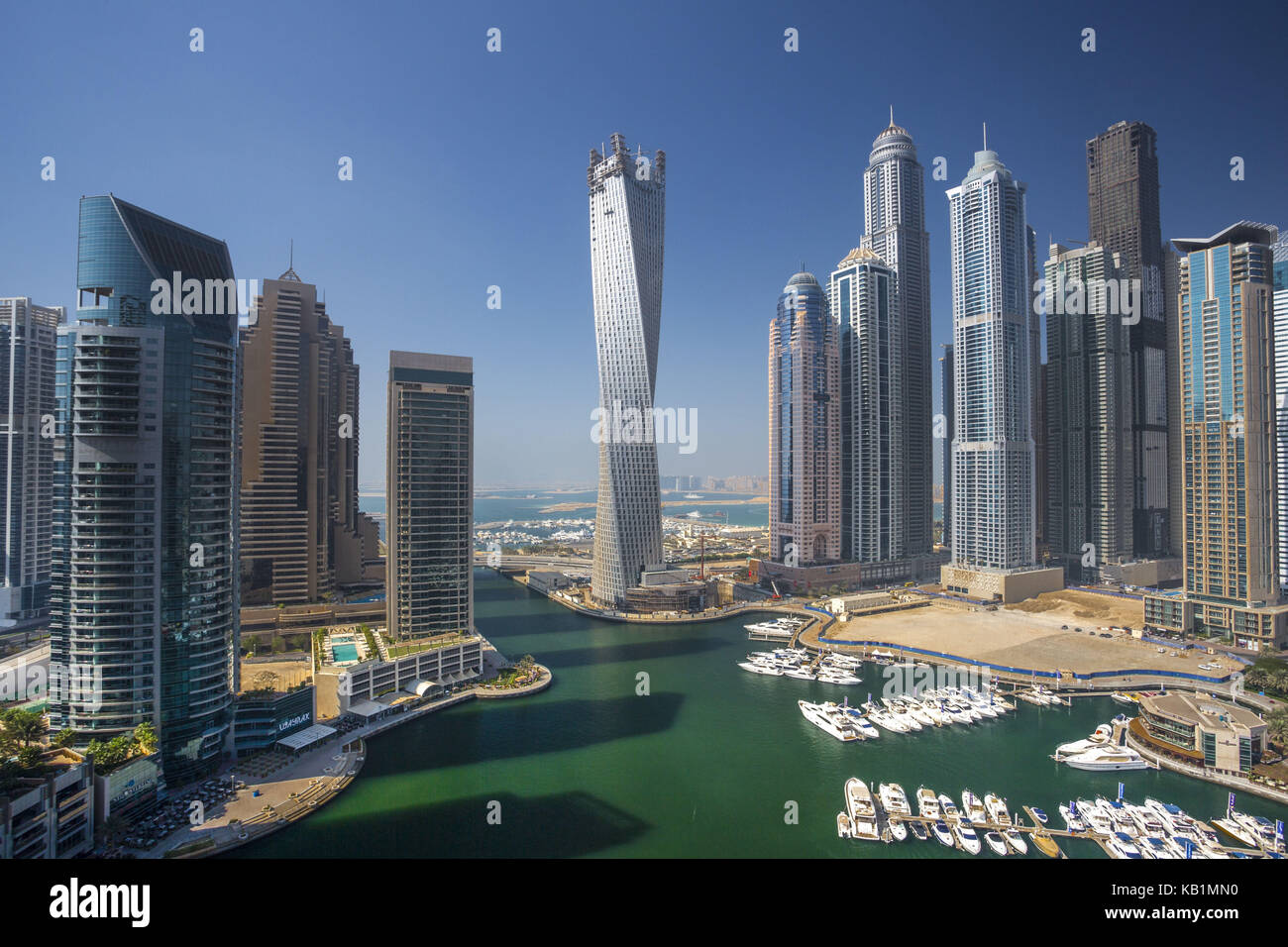 Gratte-ciel dans le port, Dubaï, Banque D'Images