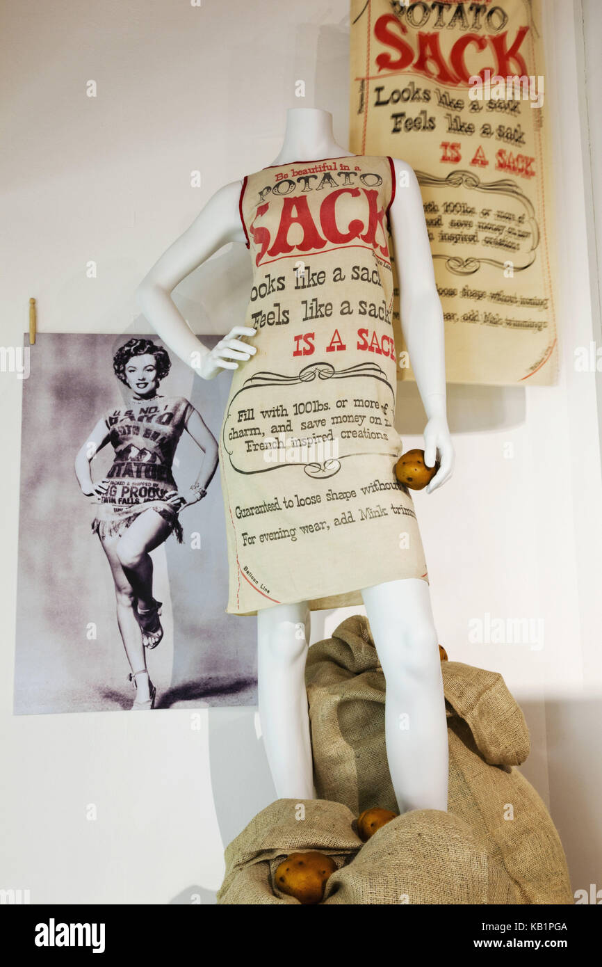 Angleterre, Londres, Southwark, Musée de la mode et du textile, exposition, mode pour femmes des années 1960, robe « Potato of Paquette » de Charterhouse Manufacturing Company New York, Banque D'Images