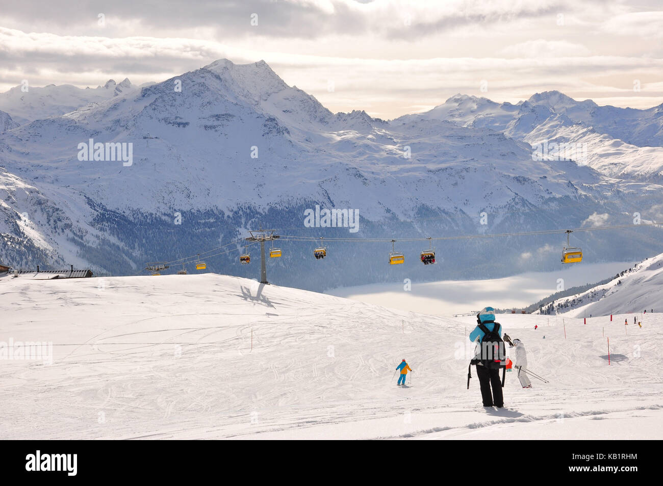 La Suisse, canton des Grisons, l'Engadine, st. MORITZ, corviglia, piste de ski, skieur, des pics de montagne, les hivers, Banque D'Images