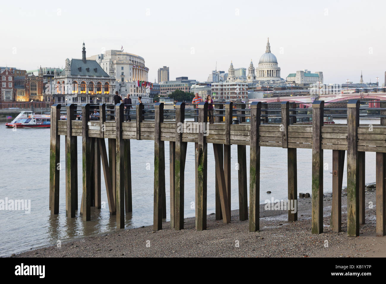 L'Angleterre, Londres, Southwark, South Bank, banque de tamise, Banque D'Images