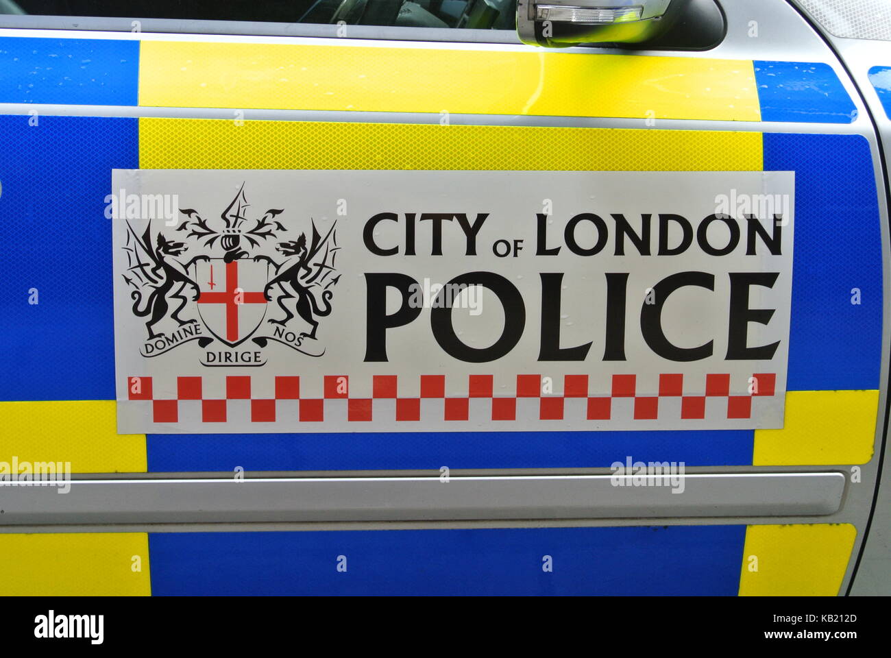 Ville de London Police apposés à côté de voiture de police identifiée à Londres, Angleterre, RU Banque D'Images