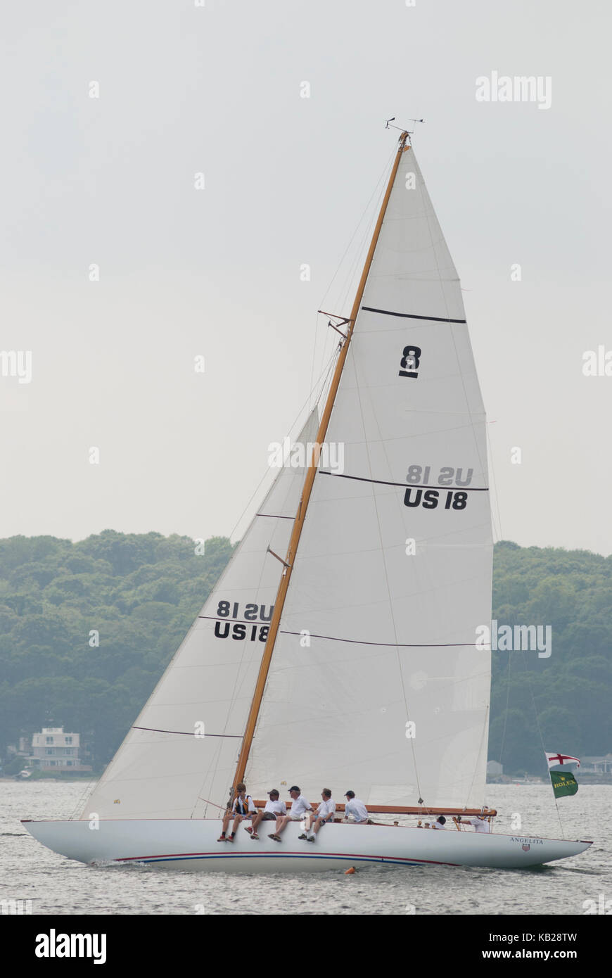 Voilier Angelita, une classe 8M double-ender construit en 1928, voiles dans la baie de Narragansett, Rhode Island. Banque D'Images