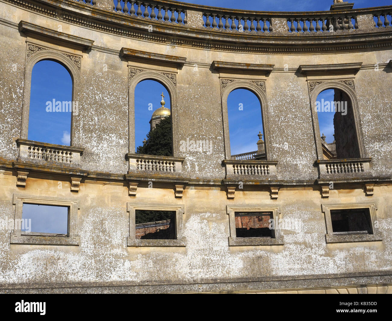 Cour witley stately home dans un magnifique site de verdure avec Persée et Andromède extraordinaire fontaine et jardins Banque D'Images