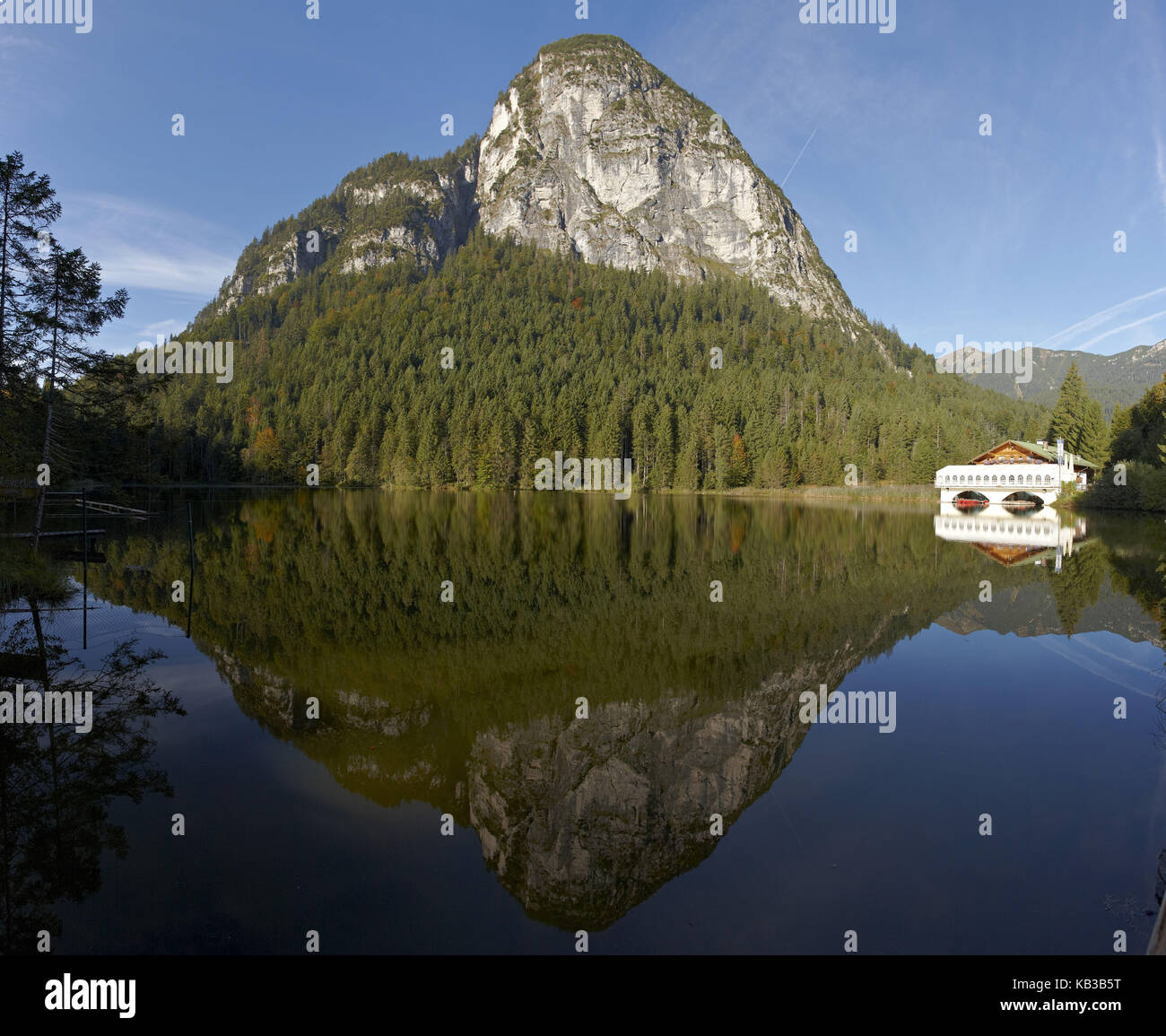 Allemagne, Bavière, Werdenfelser Land (région), Garmisch-Partenkirchen, ordonnée's Lake, auberge de montagne, l'été, l'Pflegersee Banque D'Images