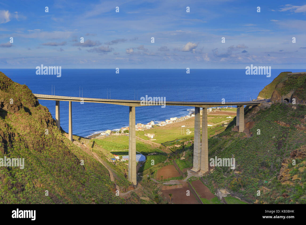 Espagne, îles Canaries, Gran Canaria, autoroute du nord-ouest, pont près de San Felipe, Banque D'Images