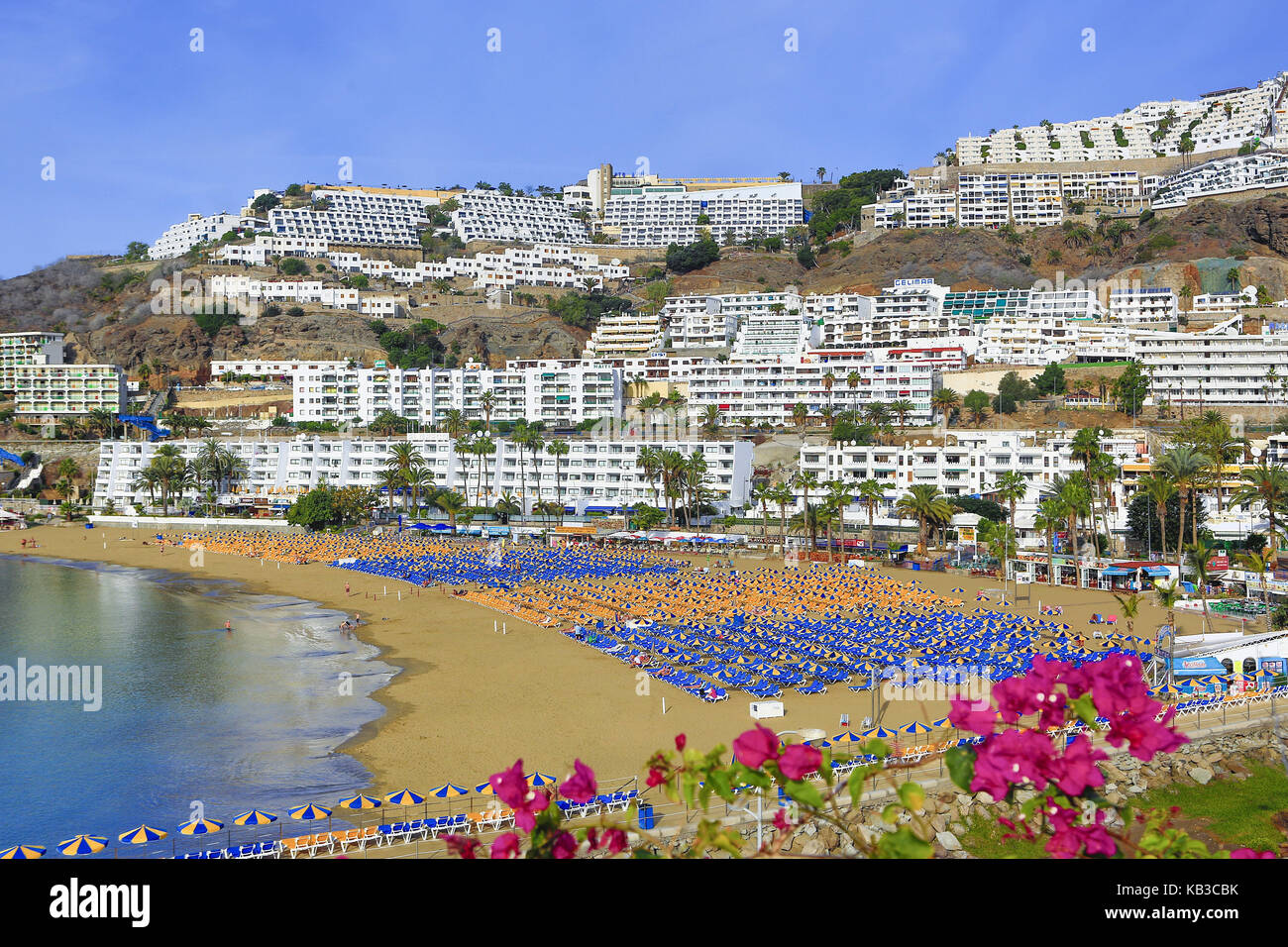 Espagne, canaries, Gran Canaria, puerto rico, plage, chaises longues, le tourisme de masse, Banque D'Images