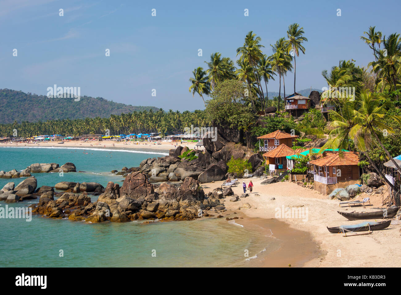 Inde, Goa, plage de Palolem, palmiers et bungalows, vue d'ensemble Banque D'Images