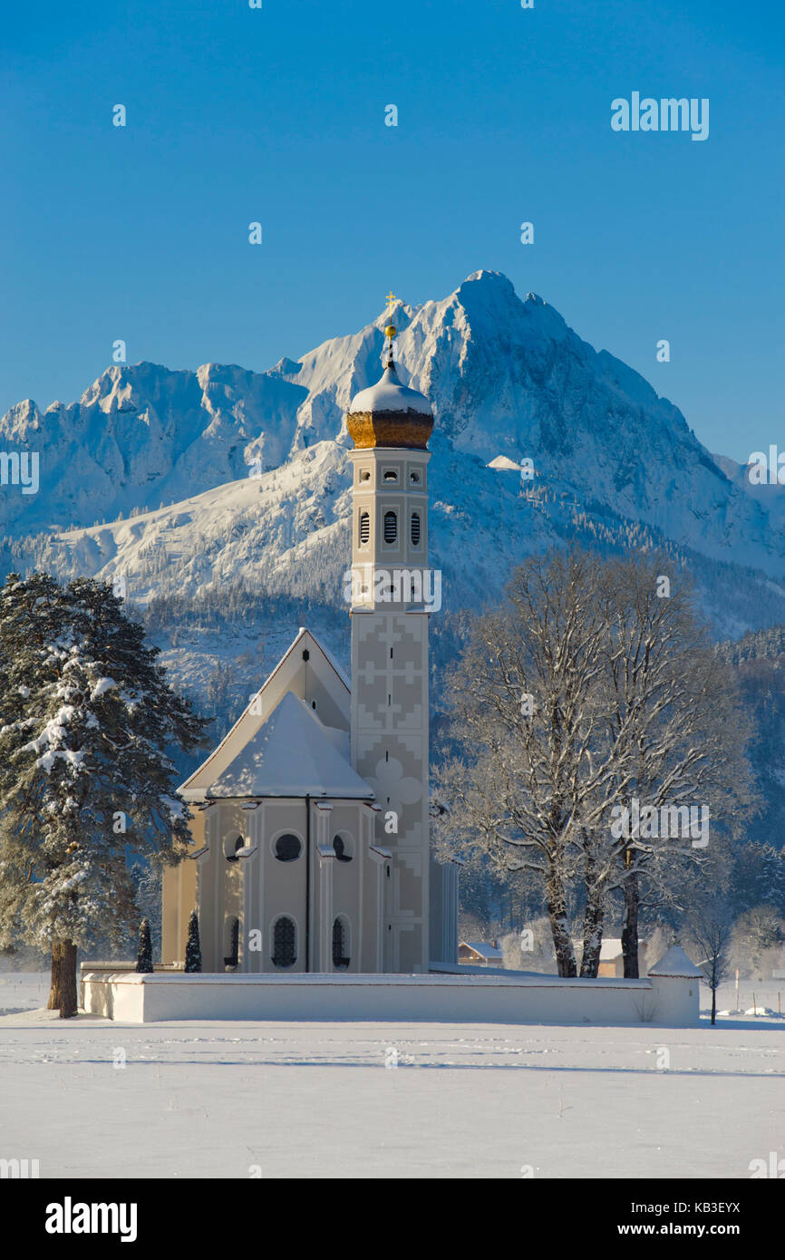 Panorama des alpes près de Füssen dans l'Allgäu en pèlerinage église Saint Coloman, Banque D'Images