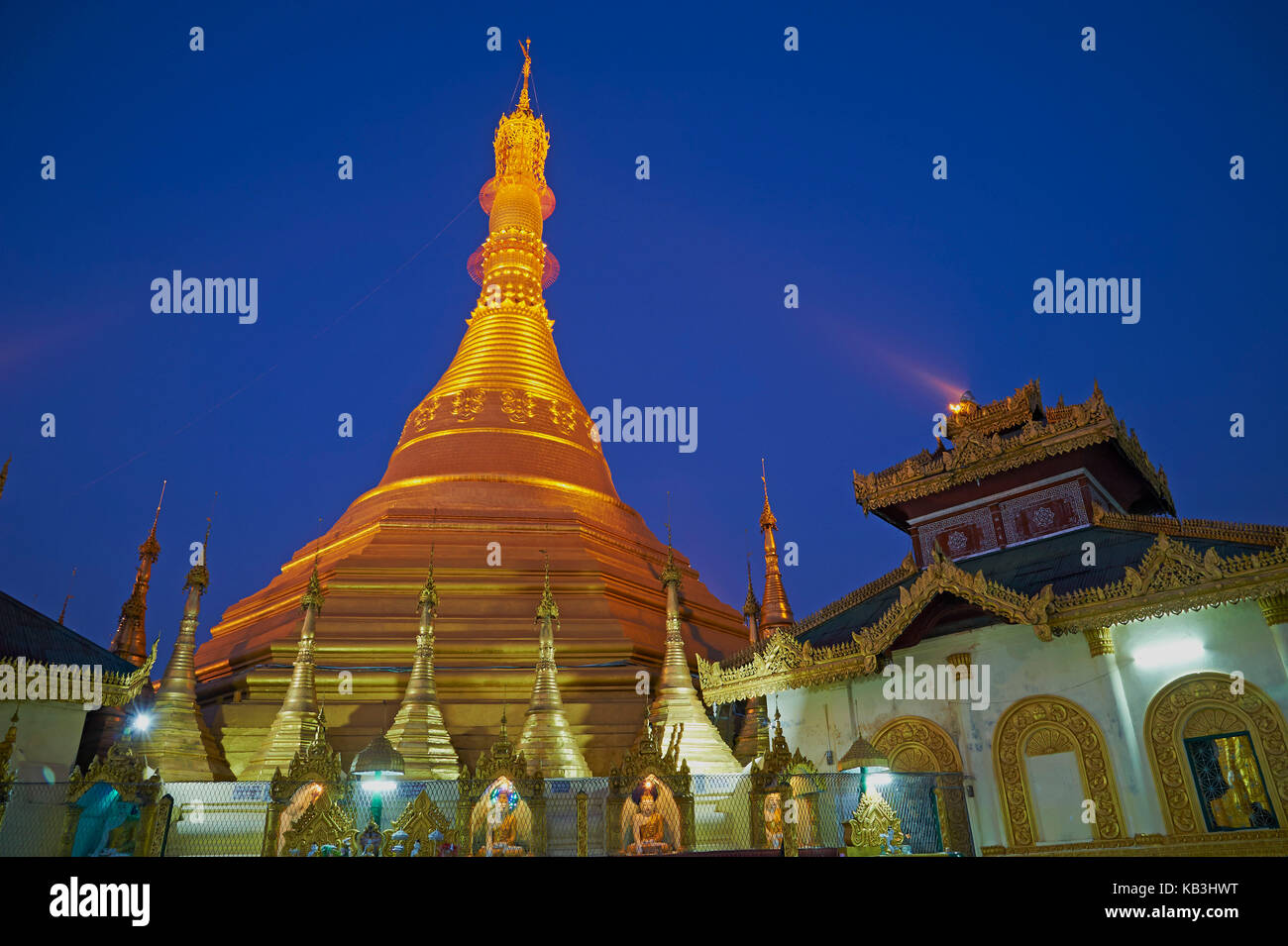 Temple par nuit, kyaikthanian, Myanmar, l'Asie, Banque D'Images