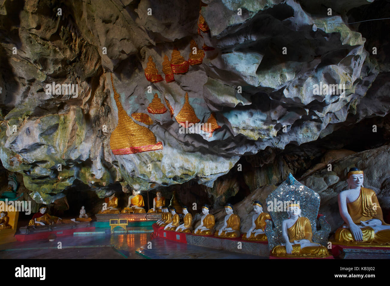 Statues de Bouddha dans la grotte saddar, Myanmar, l'Asie, Banque D'Images