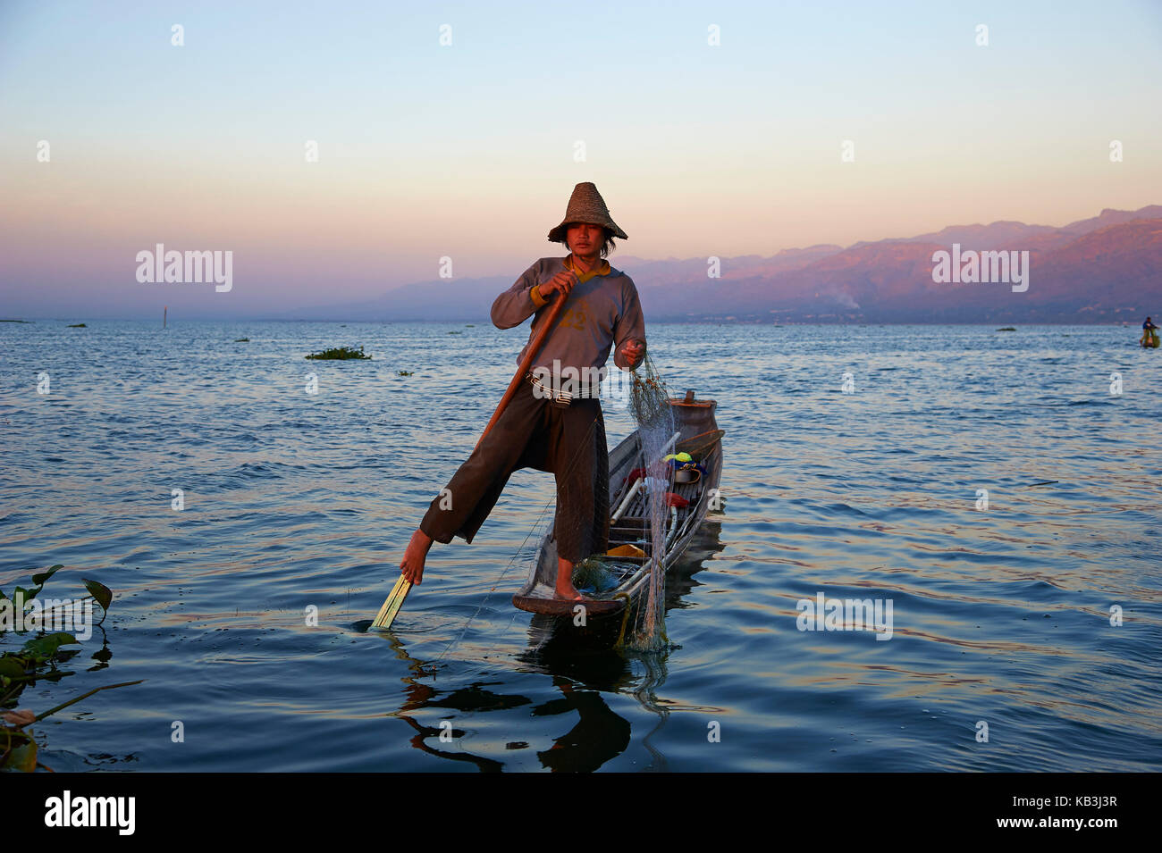 Pêcheur sur le lac Inle, Myanmar, l'Asie, Banque D'Images