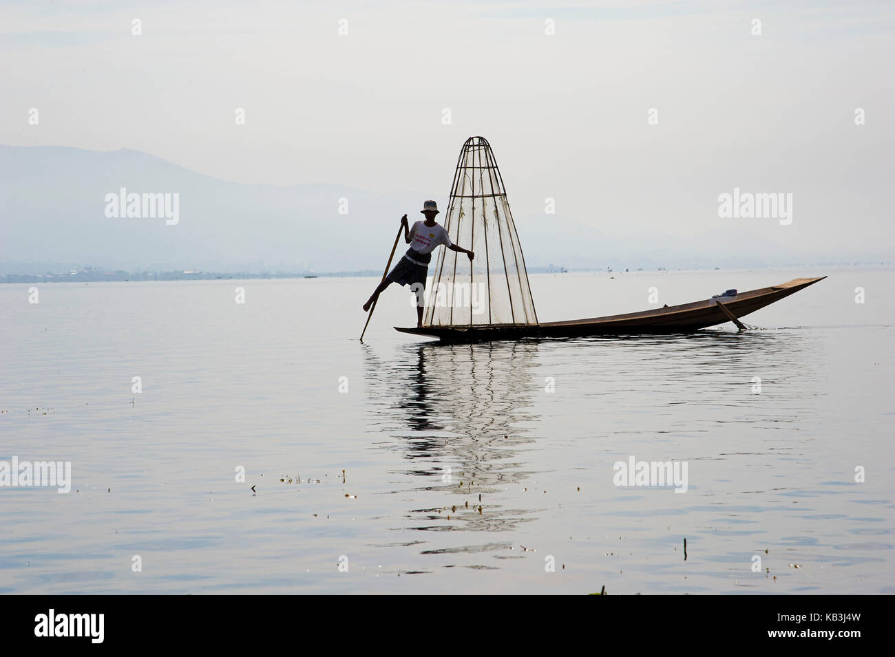 Pêcheur sur le lac Inle, Myanmar, l'Asie, Banque D'Images