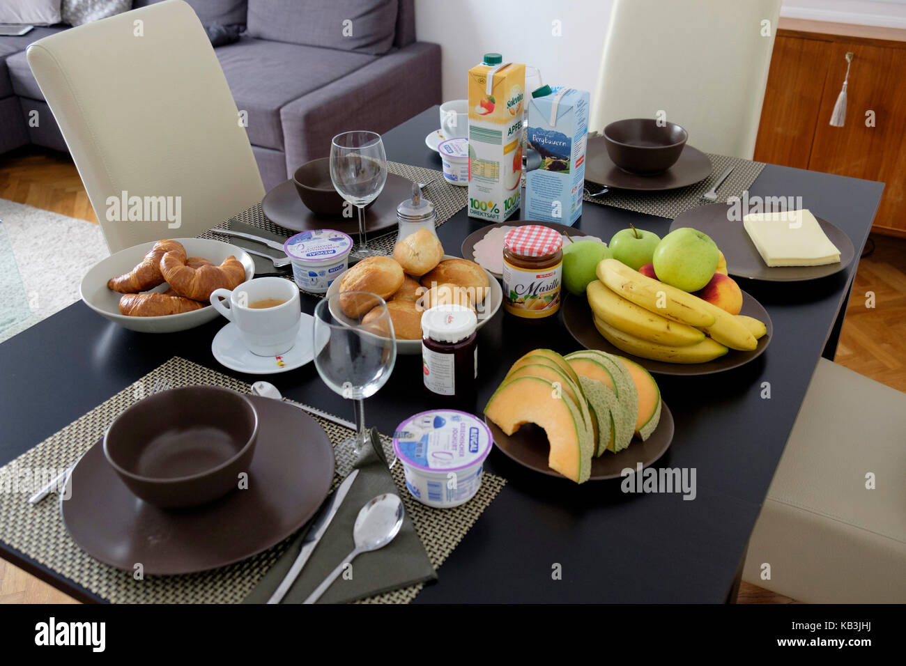 Table de petit-déjeuner abondant Banque D'Images