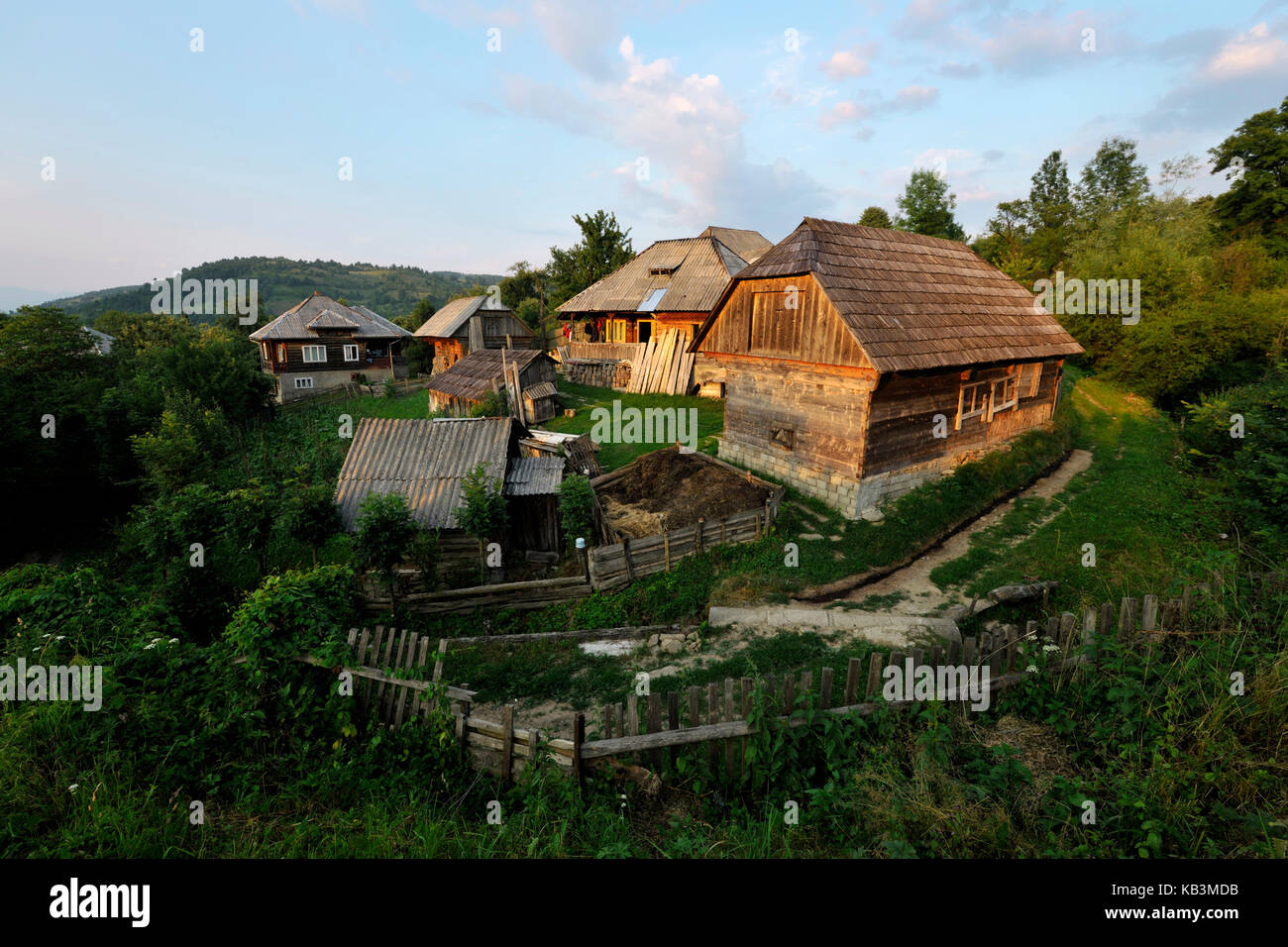 Roumanie, le Maramures, région des montagnes Carpates, vallée de l'iza, village de botiza Banque D'Images