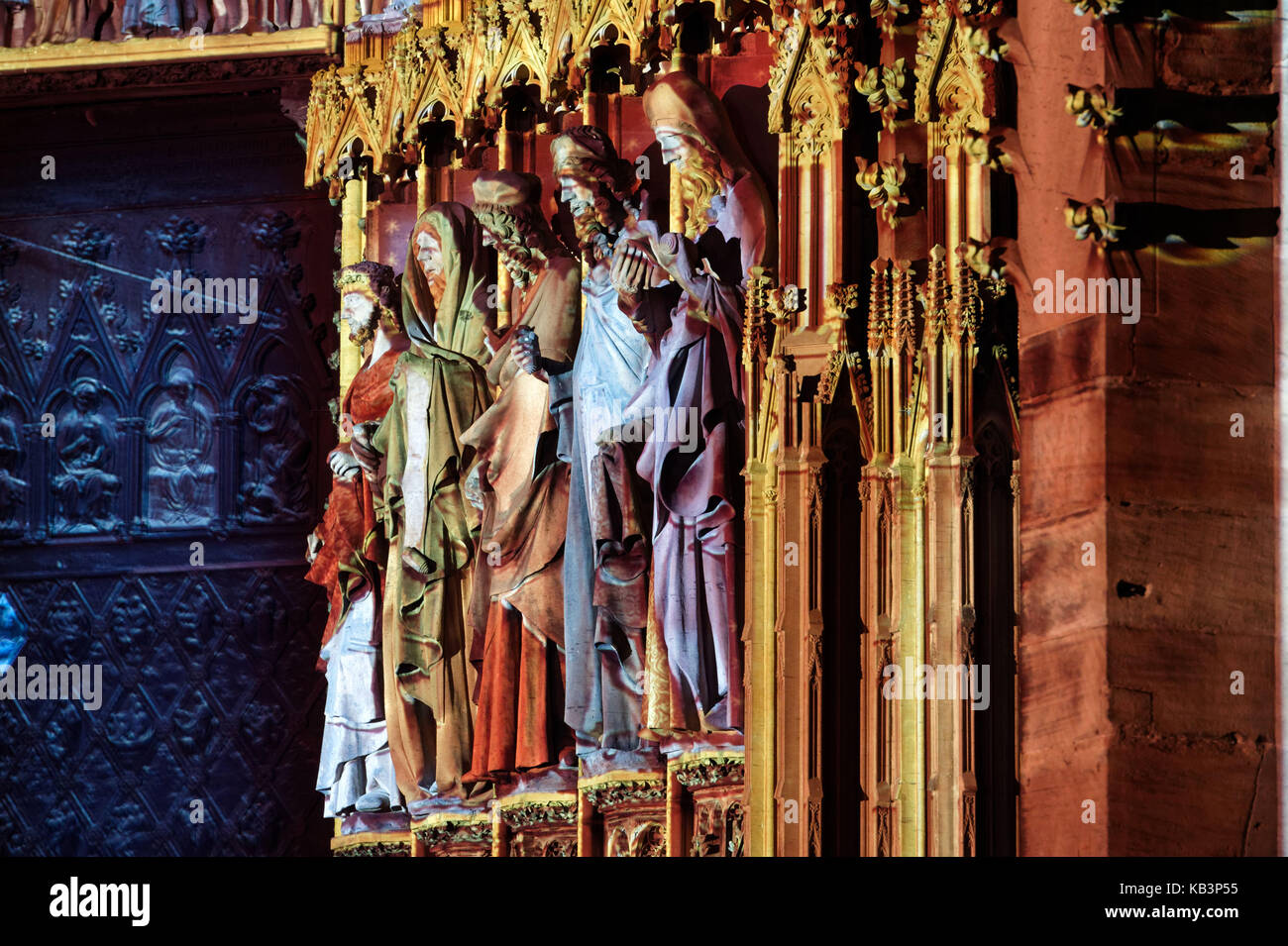 La France, Bas Rhin, Strasbourg, vieille ville classée au Patrimoine Mondial de l'UNESCO, la cathédrale de Notre-Dame, la façade ouest, l'été 2015 Spectacle son et lumière Banque D'Images