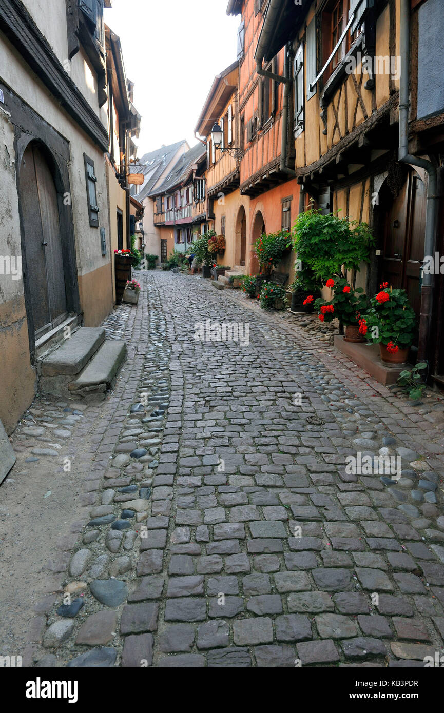 La France, Haut Rhin, Alsace Route des Vins, Eguisheim, étiqueté Les Plus Beaux Villages de France (Les Plus Beaux Villages de France), les maisons à colombages Banque D'Images