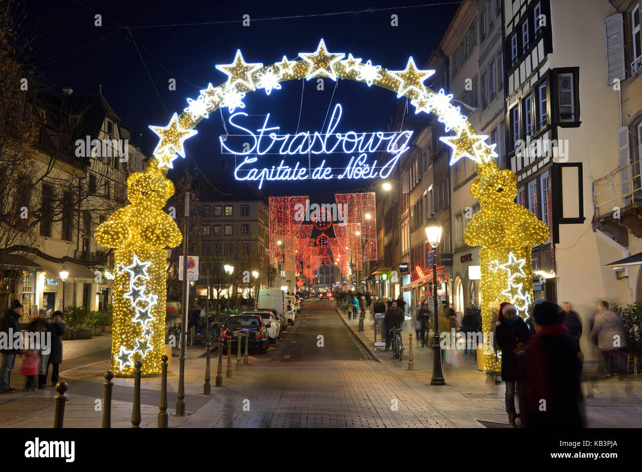 France, Bas Rhin, Strasbourg, vieille ville classée au patrimoine mondial de l'UNESCO, le grand arche 'Strasbourg, capitale de Noël' situé à l'entrée de la rue de l'ancien marché aux poissons Banque D'Images