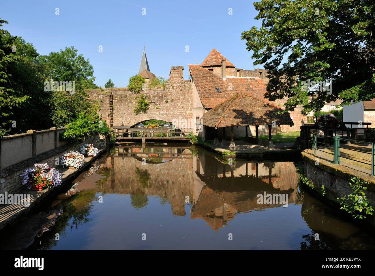 France, Alsace, wissembourg, district de du bruch, rives de la rivière (la Lauter), remparts Banque D'Images
