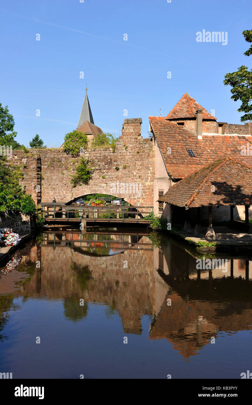France, Alsace, wissembourg, district de du bruch, rives de la rivière (la Lauter), remparts Banque D'Images