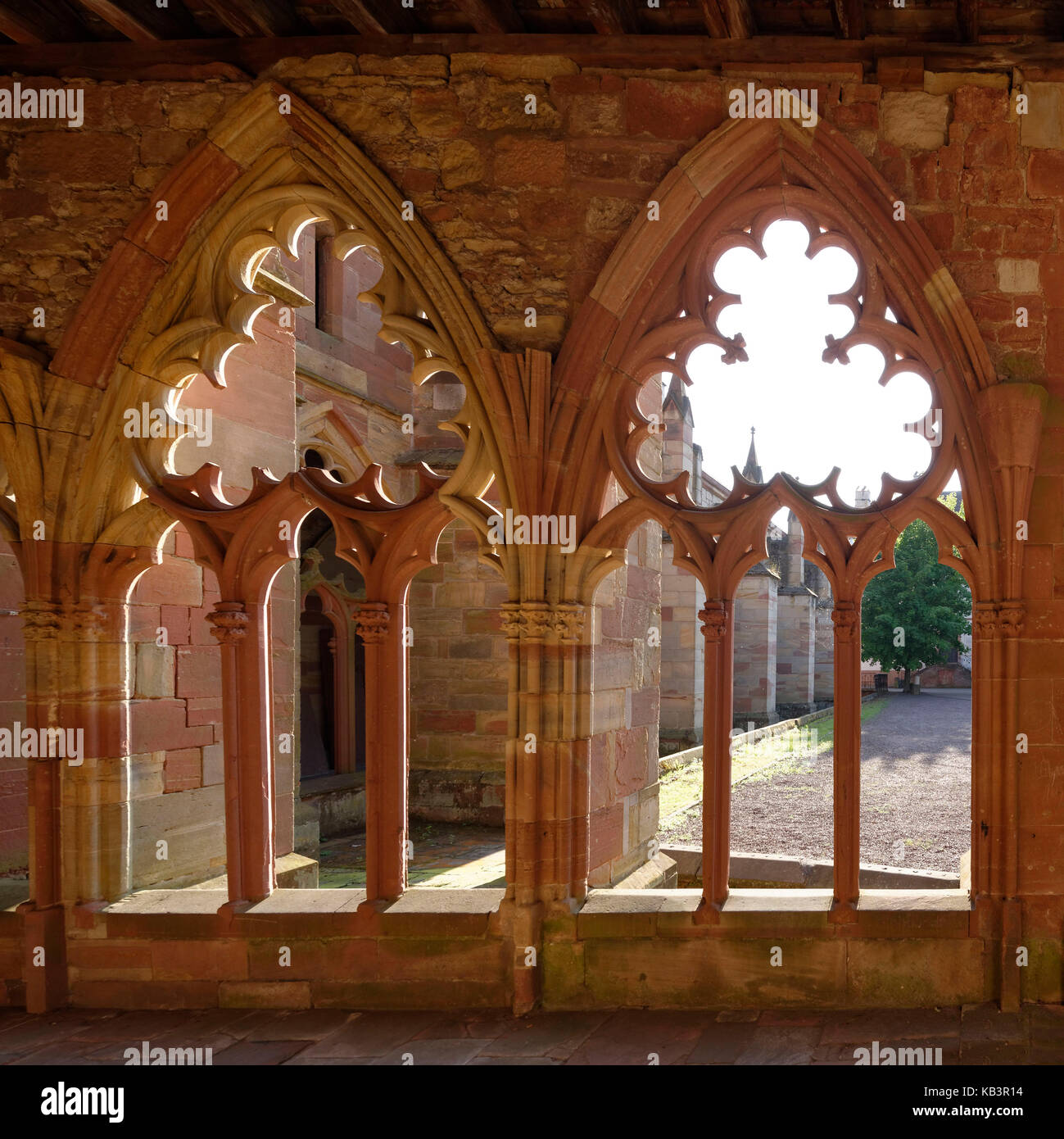 France, Alsace, wissembourg, saint-pierre-saint-paul, le cloître gothique inachevé Banque D'Images