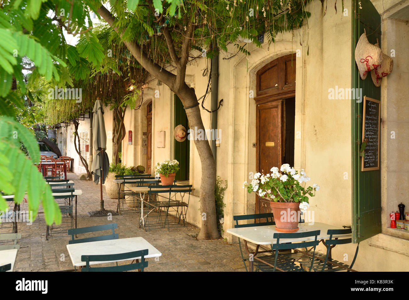 La France, gard, Aigues-mortes, à l'intérieur de la ville médiévale, la rue piétonne Banque D'Images