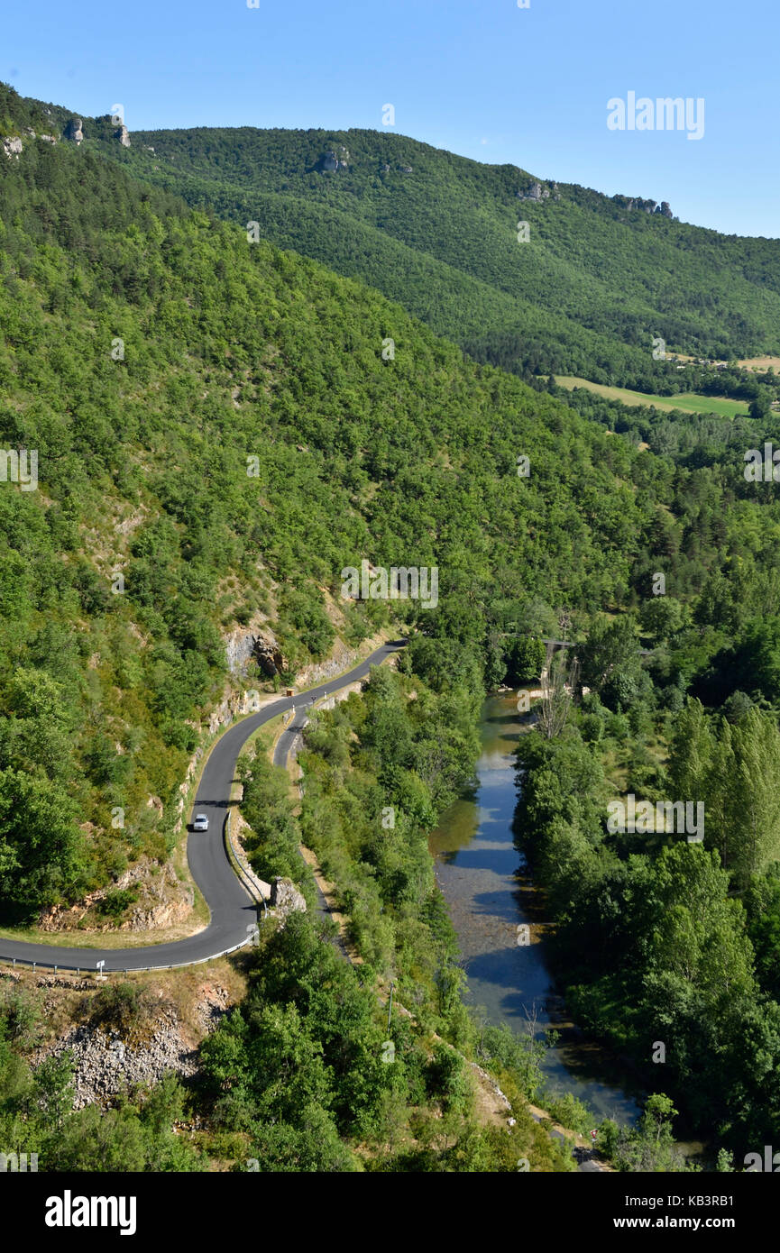 La France, l'Aveyron, Parc Naturel Régional des Grands Causses (Parc Naturel Régional des Grands Causses), la vallée de la Dourbie près de Cantobre village Médiéval Banque D'Images