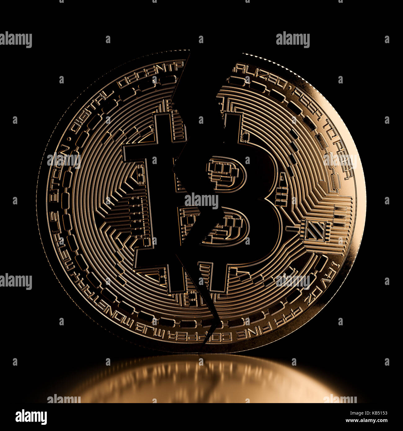 Vue avant crack bitcoin. Pièce d'or bulle bitcoin. cryptocurrency concept concept crash d'or de l'argent numérique. médaille. isolé sur fond noir. 3 Banque D'Images