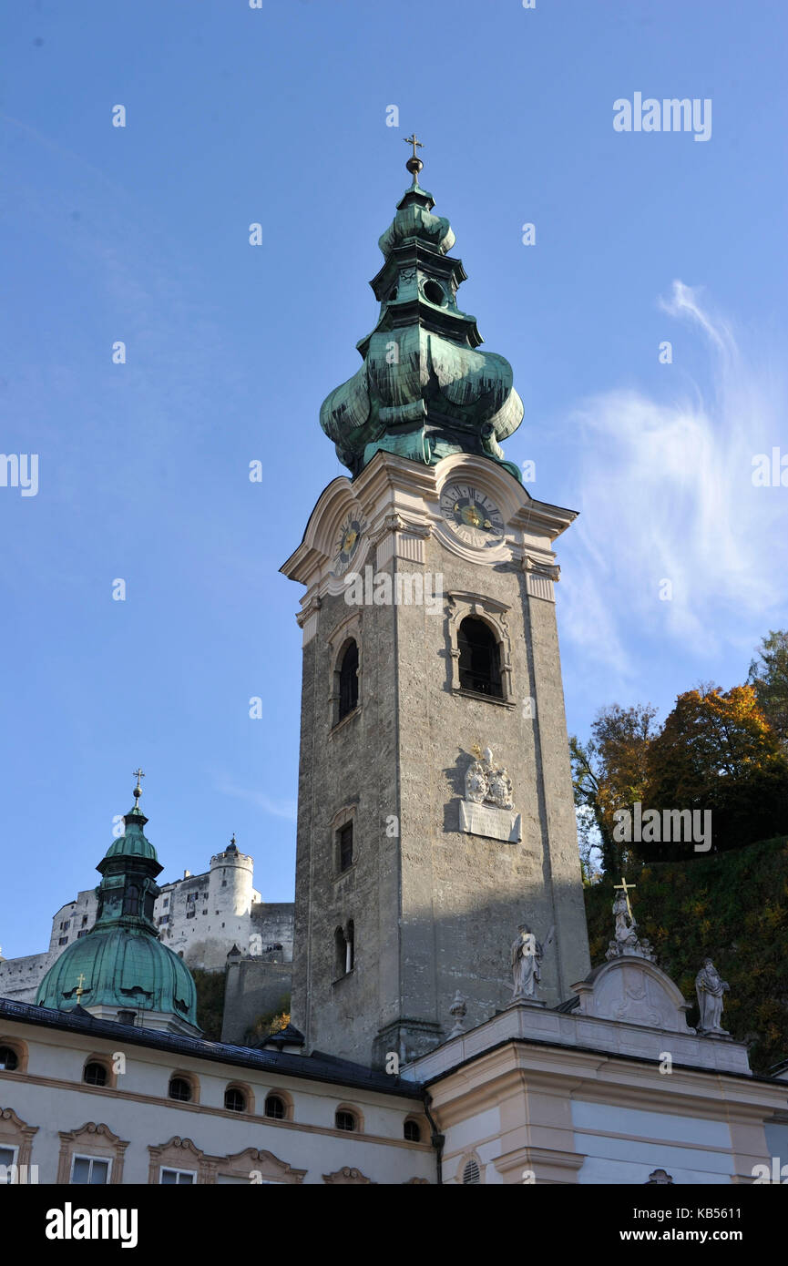 Autriche, Salzbourg, le centre historique classé au patrimoine mondial de l'unesco, l'église de saint Pierre ou erzapteil sankt peter et château de hohensalzburg Banque D'Images