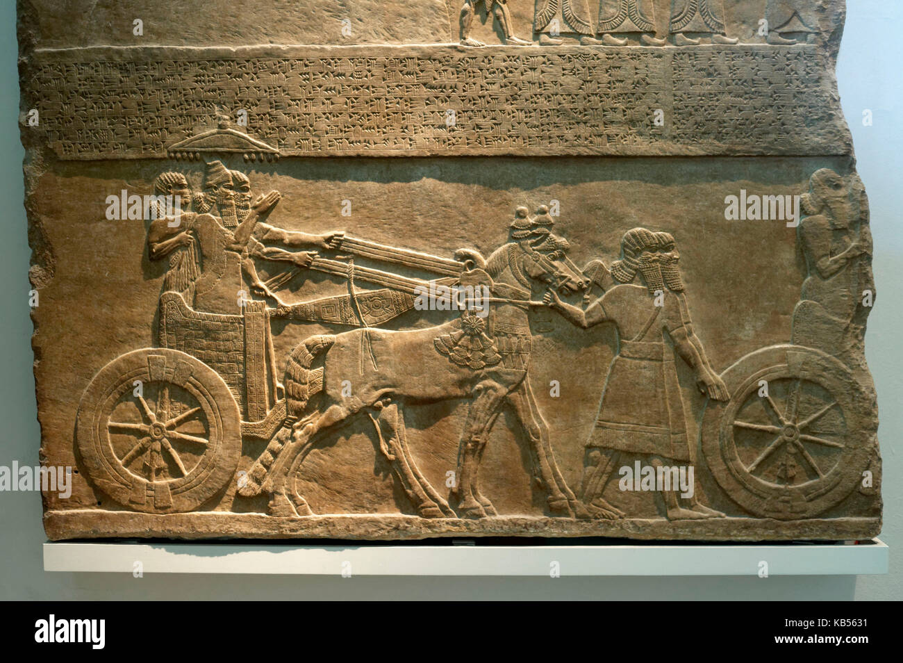 Royaume-uni, Londres, Bloomsbury, British museum, l'art assyrien antique, la capture d'asatartu et le roi sur son char, environ 730-727 bc Banque D'Images