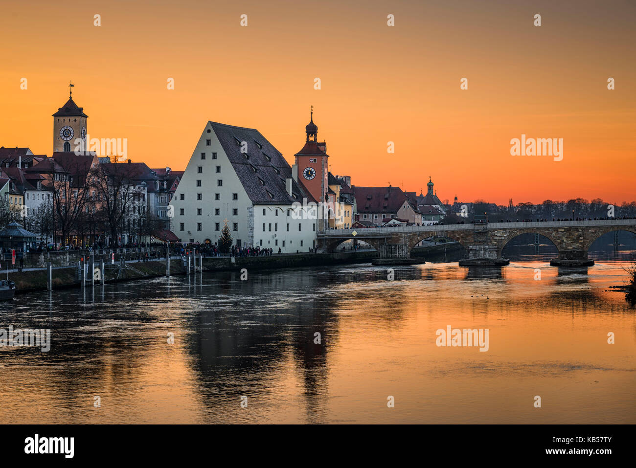 La vieille ville de Ratisbonne, allemagne au coucher du soleil Banque D'Images