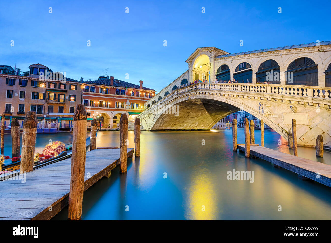 Papier peint Célèbre pont du Rialto à Venise, en Italie