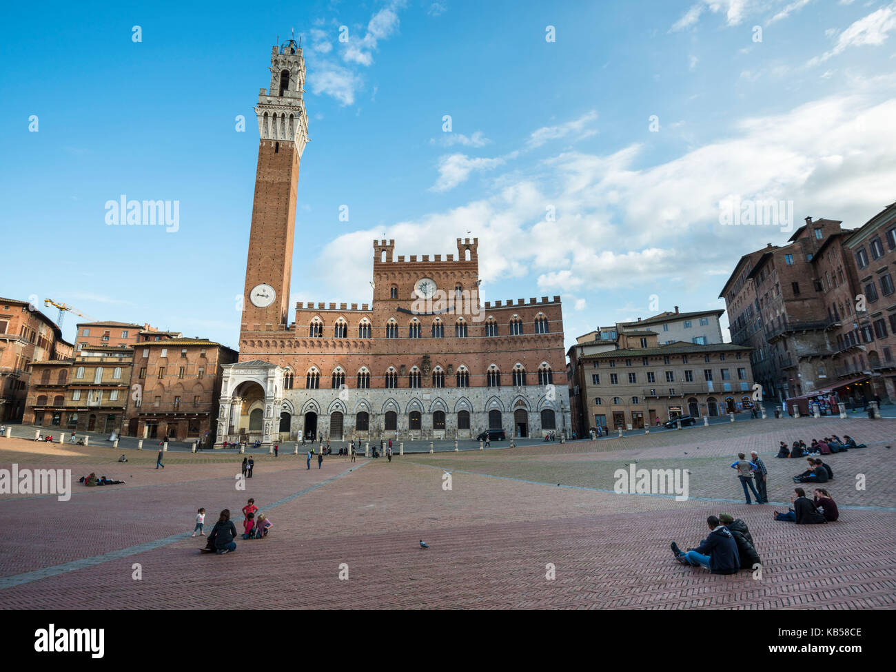 Vue générale de la Piazza del Campo et pubblico palace au centre de la ville de Sienne Banque D'Images