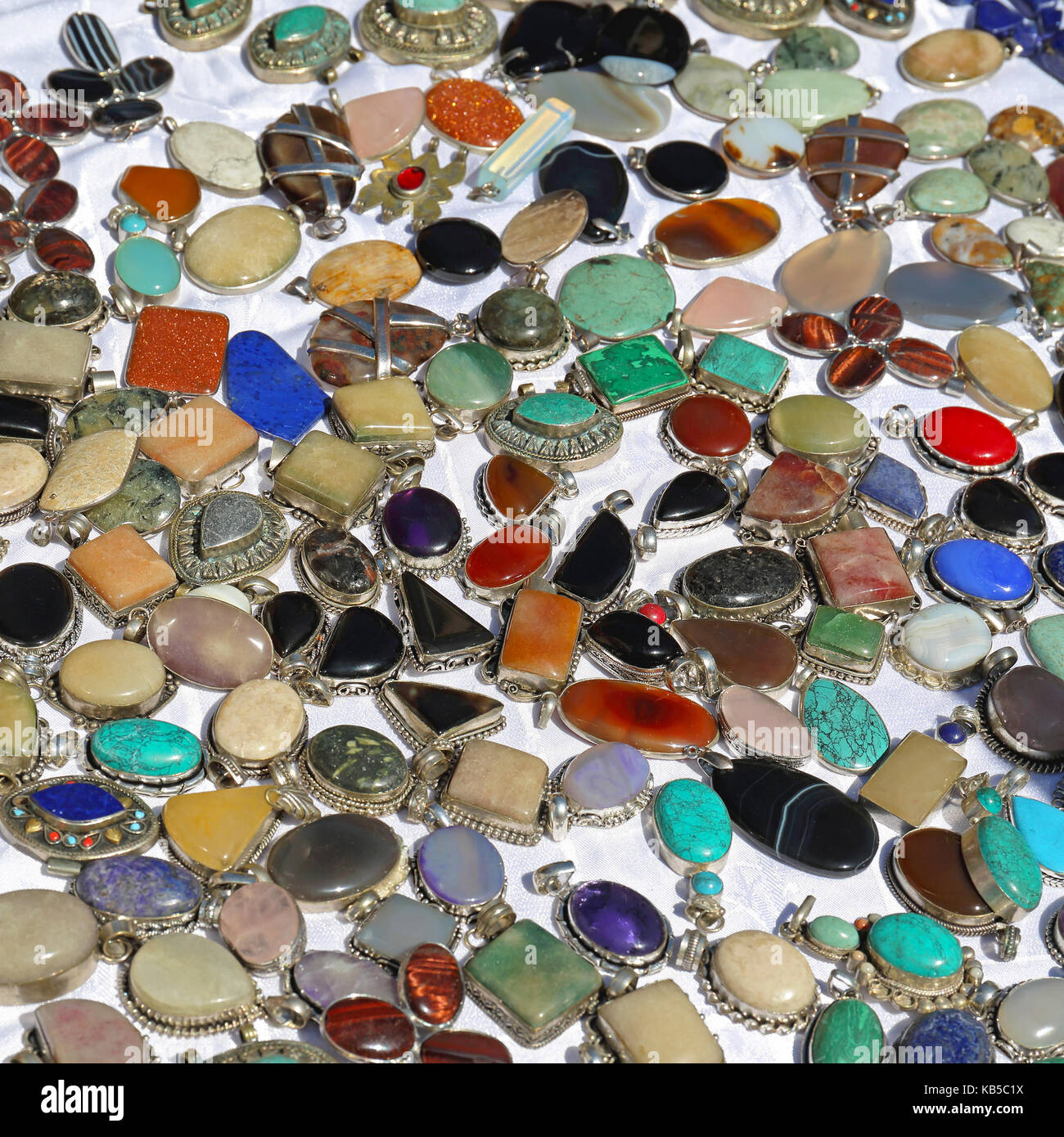 Pierres précieuses et semi-précieuses Bijoux Pendentifs Banque D'Images