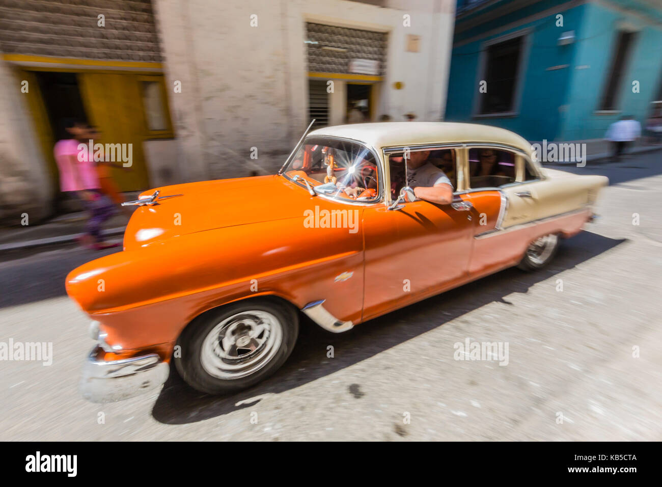 Voiture américaine classique utilisé comme taxi, connu localement comme almendrones à La Havane, Cuba, Antilles, Amérique centrale Banque D'Images
