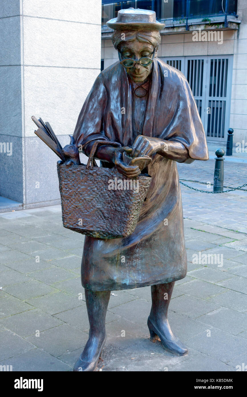 Madame chapeau statue par Tom frantzen à Bruxelles Photo Stock - Alamy