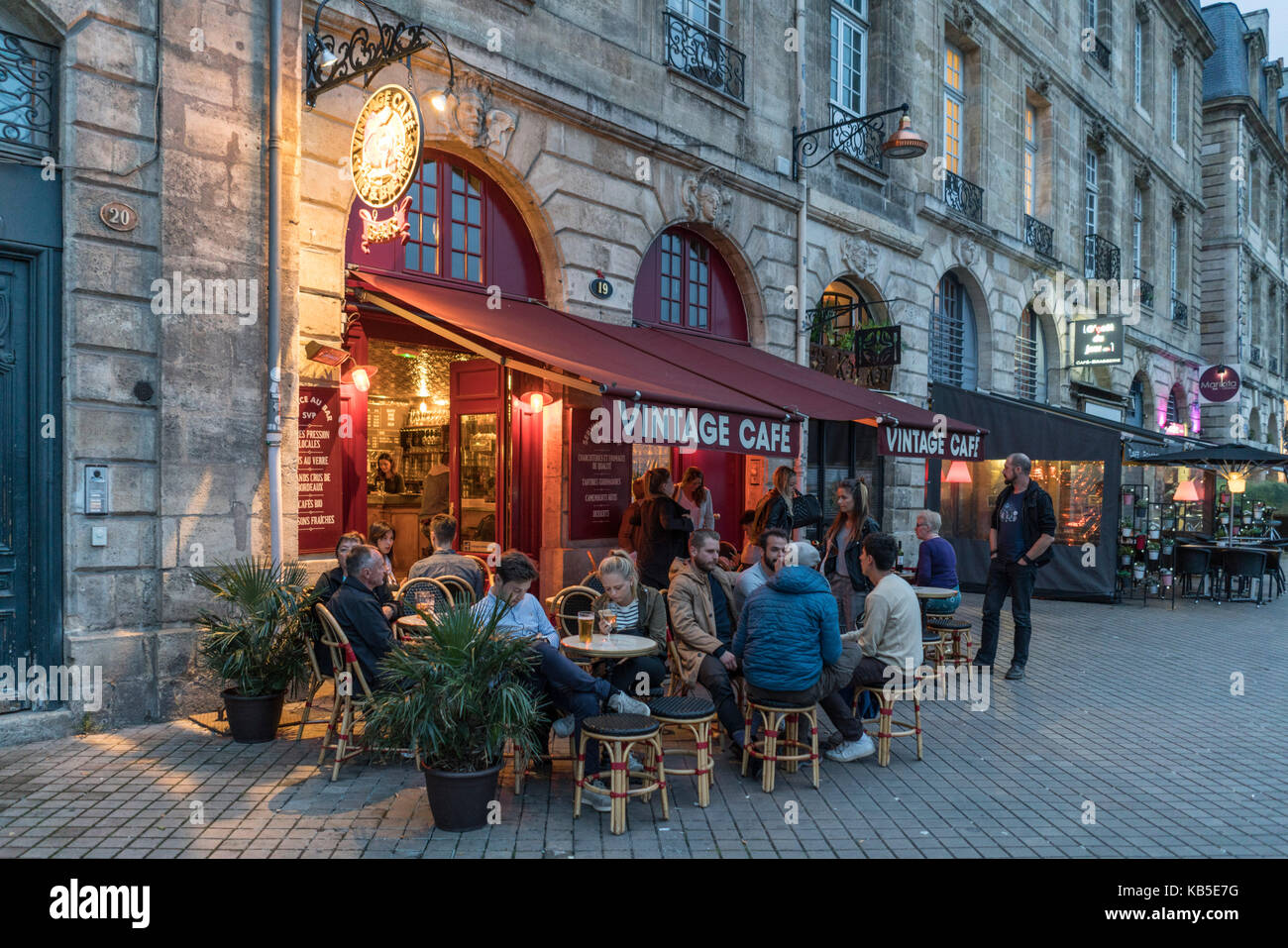 Vintage cafe, quai richelieu, street cafe, Bordeaux, France Banque D'Images